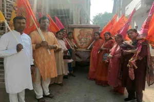 Koderma News: मोहनी एकादशी पर श्याम निशान महिला मंडल ने निकाली निशान यात्रा 