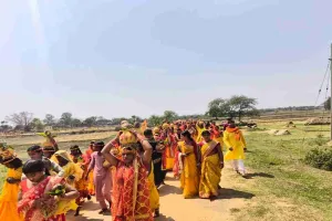 Deoghar News: साबेजोर गांव में भव्य जल यात्रा के साथ यज्ञ का शुभारंभ, श्रद्धालुओं की उमड़ी भीड़