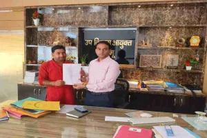 Palamu News: नगर आयुक्त से मिले सतनारायण शुक्ला, पार्क निर्माण और शाहपुर में कचरा प्रदूषण का मुद्दा गरमाया