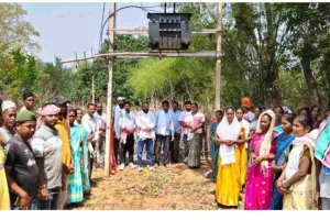 Khunti News: विधायक सुदीप गुड़िया ने किया लापा बांधटोली में विद्युतीकरण कार्य का उद्घाटन