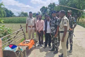 नेपाल सीमा से घुसपैठ करते दो युवक गिरफ्तार, लाखों की नेपाली व भारतीय करेंसी बरामद; संयुक्त कार्रवाई में सफलता