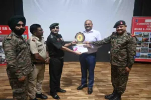 Koderma News: आईआरपीएस उज्ज्वल आनंद के प्रेरक संबोधन से गूंजा एनसीसी शिविर परिसर