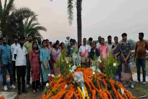 Pakur News: जुली हेंब्रम की माता सुभाषिनी सोरेन का लखीपोखर में अंतिम संस्कार, सैकड़ों लोगों ने दी श्रद्धांजलि