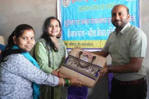 Koderma News: महिलाओं के हुनर को मिला मंच, DC ऋतुराज ने जूट केंद्र का किया निरीक्षण