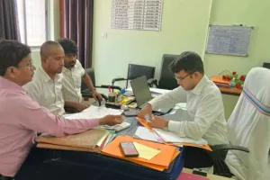 Koderma News: हिट एंड रन से संबंधित लंबित मुआवजा को लेकर लगा कैंप 