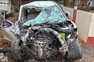 Giridih news: बस और कार की जोरदार टक्कर, दो की मौत, पांच घायल; देवघर से लौट रहा था परिवार