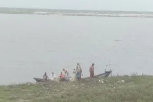 एक सप्ताह बाद नौका सेवा पुनः बहाल, साहिबगंज-मनिहारी आने-जाने वालों यात्रियों में खुशी