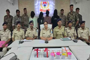 Palamu News: पुलिस की बड़ी कार्रवाई: एनकाउंटर के बाद समीर हत्याकांड का मुख्य आरोपी फैज खान गिरफ्तार, पैर में लगी गोली
