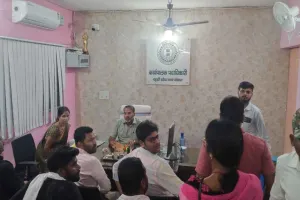 Giridih News: पीएम श्री बालिका विद्यालय सरिया पहुंचे उपायुक्त, पंजियों का किया निरीक्षण