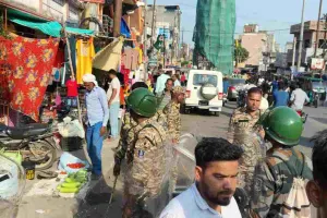 Giridih News: नगर निगम का कड़ा प्रहार: अंबेडकर चौक से सदर अस्पताल तक चला हटाओ अभियान, दुकानदारों में हड़कंप