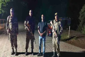 Pakur News: चुनाव को लेकर 'हाई अलर्ट': थाना प्रभारी ने नाचपहाड़ी चेकपोस्ट पर शुरू की सघन जांच