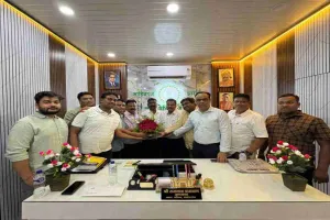 Sahebganj News: समस्याओं को लेकर चैंबर ने नगर परिषद अध्यक्ष को सौंपा ज्ञापन, जनहित के मुद्दों पर सभी पार्षदों संग हुई चर्चा 