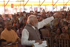 प्रधानमंत्री मोदी ने काशी को दी 6332 करोड़ की 163 परियोजनाओं की सौगात, अमृत भारत एक्सप्रेस ट्रेनों को भी दिखाई हरी झंडी