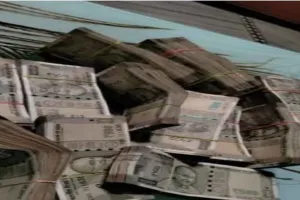 Bokaro News: ट्रेजरी से वेतन मद में गड़बड़ी पर डीसी का बड़ा एक्शन, आरोपित अकाउंटेंट गिरफ्तार