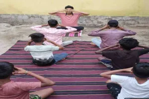 Pakur News: जिले भर में योग और प्राणायाम का महाभियान, ग्रामीणों में भारी उत्साह