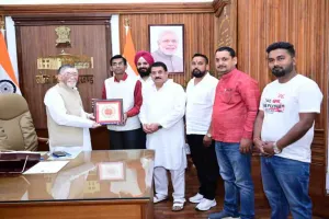 Hazaribagh News: यूथ विंग का बड़ा संकल्प: 13 अप्रैल को 500 यूनिट रक्तदान का लक्ष्य, राज्यपाल को दिया निमंत्रण