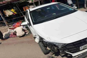 Palamu News: कार और टोटो रिक्शा में टक्कर, काम पर जा रही दो महिलाएं घायल 