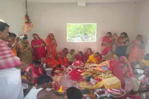 Dumka News: काली मंदिर में उमड़ी श्रद्धालुओं की भीड़, भक्ति में डूबा पूरा क्षेत्र