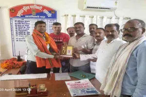 Hazaribagh News: महासमिति के अध्यक्ष एवं अन्य सदस्यों ने एसडीपीओ को किया सम्मानित 
