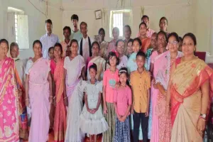 Pakur News: जिप अध्यक्ष जूली हेंब्रम ने सिंदरीसोल चर्च में की प्रार्थना, गुड फ्राइडे पर दिया शांति का संदेश