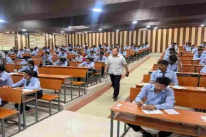 Ranchi News: DSPMU में PG सेमेस्टर-3 की परीक्षा शुरू, कुलपति डॉ. राजीव मनोहर ने किया निरीक्षण