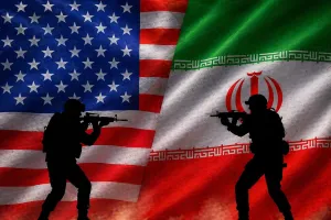 ईरान झुकने को तैयार नहीं, अमेरिका होर्मुज में हाइपरसोनिक मिसाइल ‘डार्क ईगल’ तैनात करने पर विचार