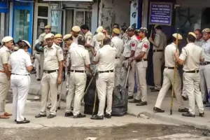 गर्लफ्रेंड के घर पर बॉयफ्रेंड की चाकू मारकर हत्या, नाबालिग समेत 5 गिरफ्तार, मेन आरोपी अभी भी फरार