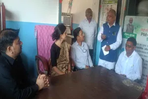 Giridih News: चुंगलो पैक्स में नाबार्ड टीम का निरीक्षण, योजनाओं की समीक्षा