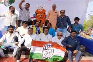 Koderma News: कांग्रेस नेताओं ने डॉ. भीमराव अंबेडकर की प्रतिमा पर किया माल्यार्पण, “शिक्षित बनो, संगठित रहो” का संदेश