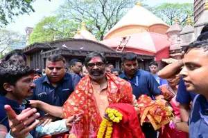 गुवाहाटी पहुंचे सीएम हेमन्त सोरेन, मां कामाख्या से मांगा झारखंड का आशीर्वाद