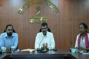 Koderma News: पदभार संभालते ही एक्शन में उपायुक्त उत्कर्ष गुप्ता, समाहरणालय का किया औचक निरीक्षण