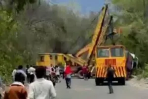 Koderma News: वाहन हटाने के दौरान एक घंटा रहा सड़क जाम