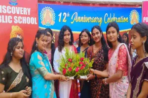 Giridih News: डिस्कवरी पब्लिक स्कूल, 12वीं वर्षगांठ पर थिरके बच्चे, सांस्कृतिक प्रस्तुतियों ने मोहा मन