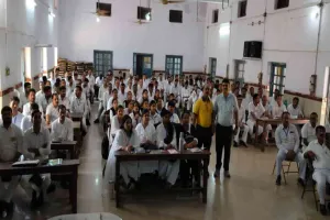 यात्री सुरक्षा के लिए रेल पदाधिकारियों को मिला जीवनरक्षक प्रशिक्षण, सिनी में सिविल डिफेंस का विशेष सत्र आयोजित