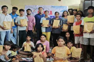 Ranchi News: बंका मेमोरियल ट्रस्ट ने जरूरतमंद बच्चों में बांटी शिक्षण सामग्री, चेहरे पर दिखी खुशी