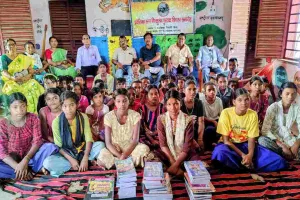 रोहड़ापाड़ा मैट्रिक प्रवेशिका केंद्र का शानदार परिणाम, प्रगनैत राम सोरेन मेमोरियल ट्रस्ट ने सफल छात्रों को किया सम्मानित