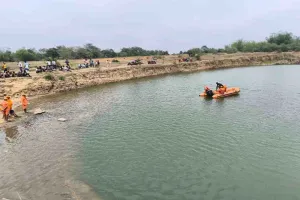Deoghar News: बंद खदान में डूबी बच्ची, दो दिनों से जारी है रेस्क्यू ऑपरेशन