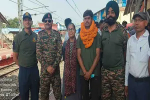 17 साल के आकाश ने 18 हजार फीट पर फहराया तिरंगा, कोडरमा में भव्य स्वागत