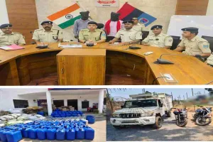 Ramgarh News: बंद घर में चल रही थी नकली शराब फैक्ट्री, पुलिस छापे में बड़ा खुलासा