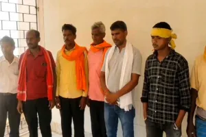 Chatra News: कलयुगी बेटे ने पत्नी संग मिलकर पिता को उतारा मौत के घाट, गांव में सनसनी