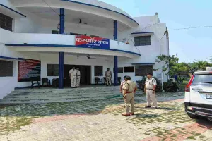 Bokaro News: पुलिस अधीक्षक ने विभिन्न थानों का किया निरीक्षण, दिए दिशा-निर्देश