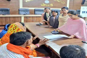 Bokaro News: जनता दरबार में डीडीसी ने की सुनवाई, त्वरित निष्पादन के दिए निर्देश