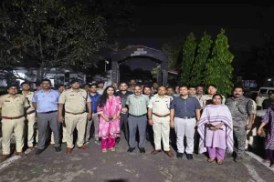 Giridih News: आधी रात को केंद्रीय कारा में डीसी-एसपी की रेड, दो घंटे तक चला सर्च ऑपरेशन