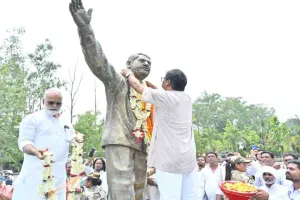 हेमन्त सोरेन ने दुर्गा सोरेन को दी श्रद्धांजलि, कहा—झारखंड आंदोलन के महान योद्धा थे