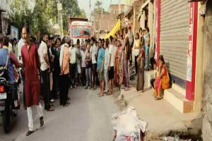Chatra News: तेज रफ्तार हाइवा ने ली कांग्रेस नेता की मां की जान, 5 घंटे चक्का जाम