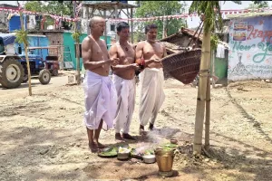 चाईबासा में उरांव समाज का ज्येष्ठ जतरा महापर्व धूमधाम से संपन्न, रोहतासगढ़ की वीरांगनाओं की गाथा का किया स्मरण