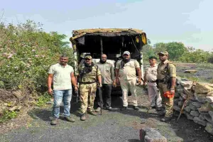 सीआईएसएफ ने बेरमो में कोयला माफियाओं पर कसा शिकंजा, 3.23 टन अवैध कोयला और तीन बाइक जब्त