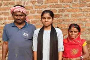 Bokaro News: मजदूर की बेटी ने किया कमाल: छोटी कुमारी बनीं झारखंड इंटर आर्ट्स की स्टेट टॉपर