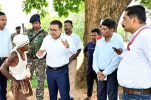 Bokaro News: डीसी अजय नाथ झा ने आम बागवानी एवं अबुआ आवास योजना का किया निरीक्षण