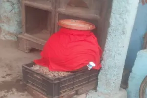 Sahebganj News: कोटालपोखर में प्रशासन की अनोखी पहल, चौक-चौराहों पर रखे मिट्टी के घड़े